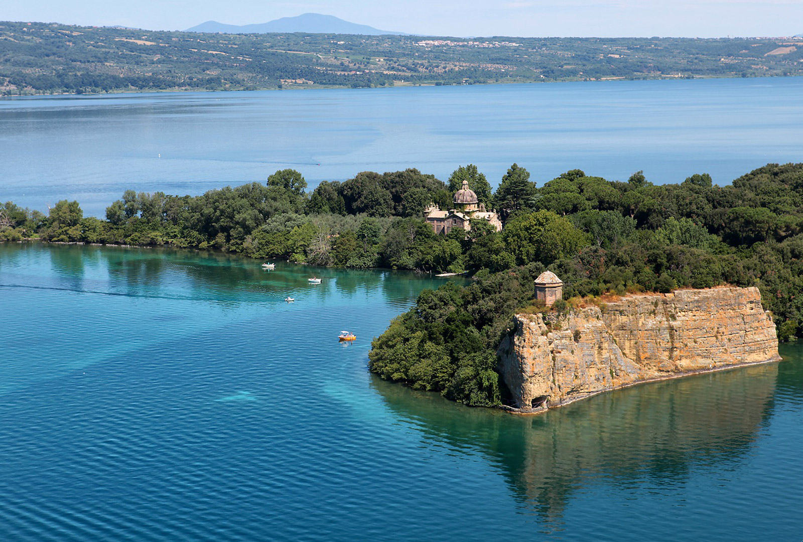 foto panoramica del Lago di Bolsena